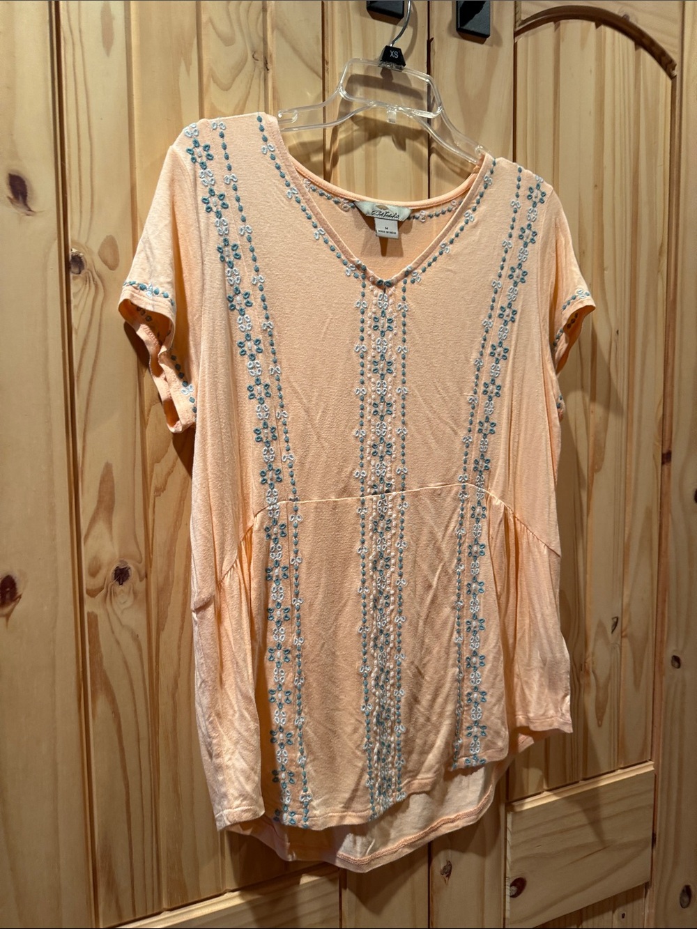 Embroidered Peach Short Sleeve V-Neck Top